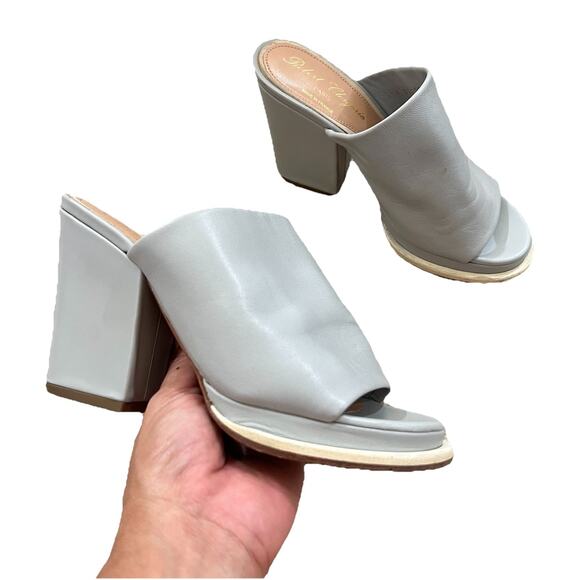 Robert Clergerie Women’s Size 5.5 Leather Grey Peep toe Slip On Block Heel - Picture 1 of 7